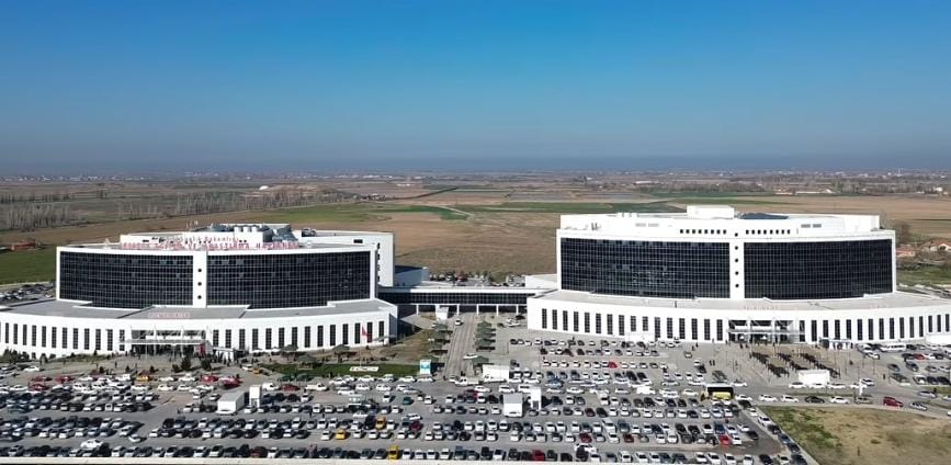 Aksaray Eğitim ve Araştırma Hastanesi bünyesinde kurulan Gerontoloji Polikliniği, ileri