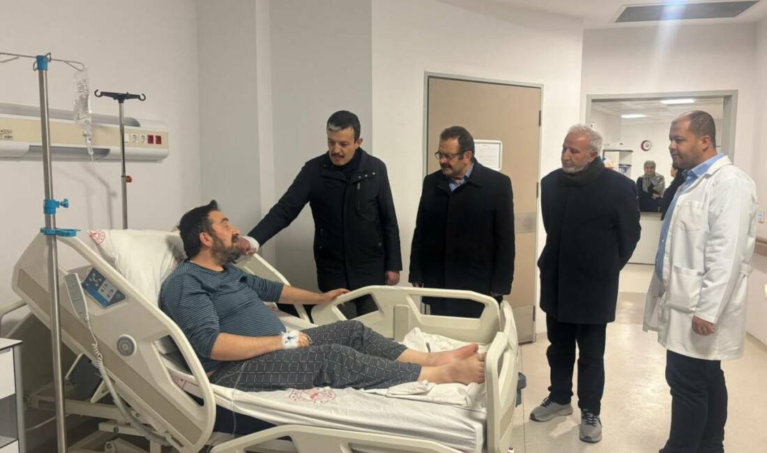 Aksaray’da AK Parti yöneticileri, hastanede yatan hastaları ziyaret kapsamında yaptıkları