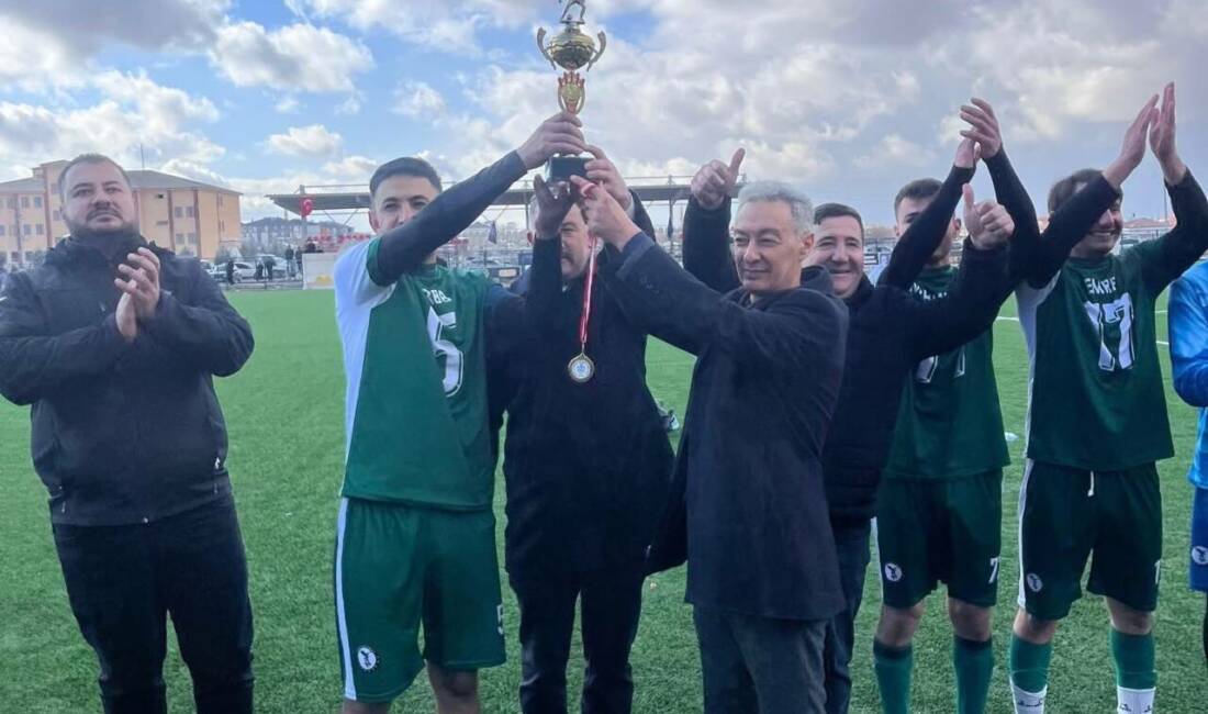 Bozcamahmutspor’un şampiyonluğu, köyler arası futbol turnuvasında sahada kıyasıya mücadele ve
