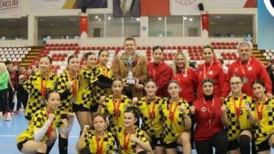 Aksaray Belediyespor Yıldız Kız Hentbol Takımı, Amasya’da düzenlenen Türkiye Şampiyonası’nda
