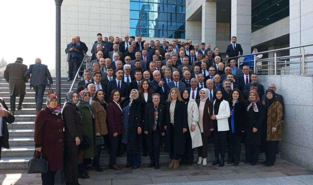 MHP Aksaray teşkilatı, aileleriyle birlikte TBMM’de Devlet Bahçeli’nin grup konuşmasını