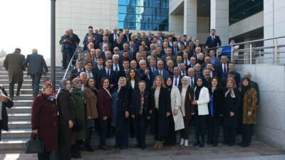 MHP Aksaray teşkilatı, aileleriyle birlikte TBMM’de Devlet Bahçeli’nin grup konuşmasını