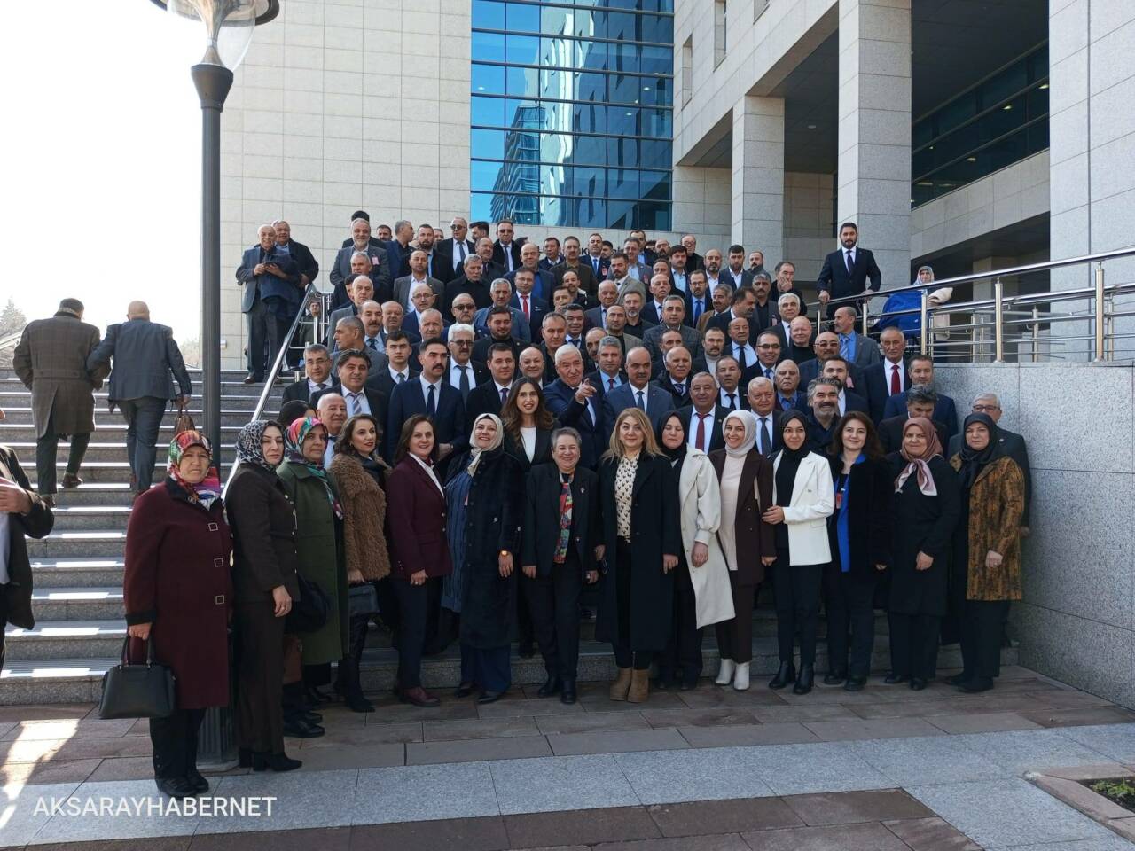 MHP Aksaray teşkilatı, aileleriyle birlikte TBMM’de Devlet Bahçeli’nin grup konuşmasını