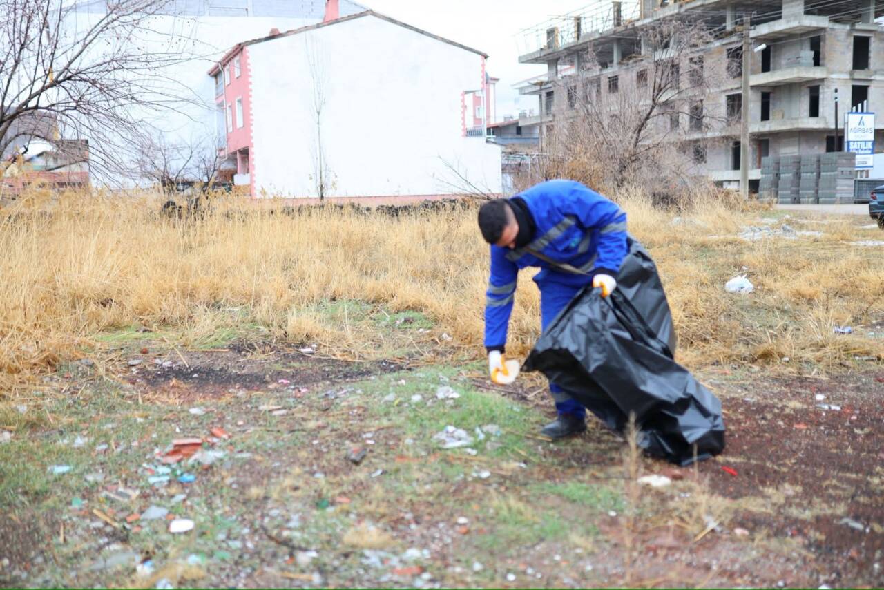 Aksaray Belediyesi, olumsuz hava koşullarına rağmen Pınar Mahalle genelinde ortak