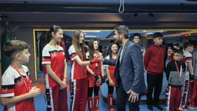 Ortaköy Belediyesi Spor Aktivite Merkezi bünyesinde yetişen kickboks sporcular, Okul