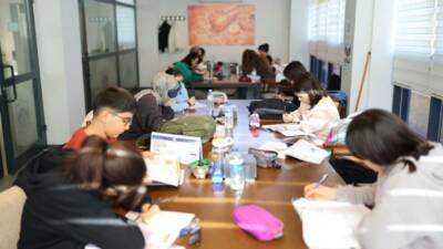 Aksaray Belediyesi bünyesinde hizmet veren Tapduk Emre Kitap Konağı, her
