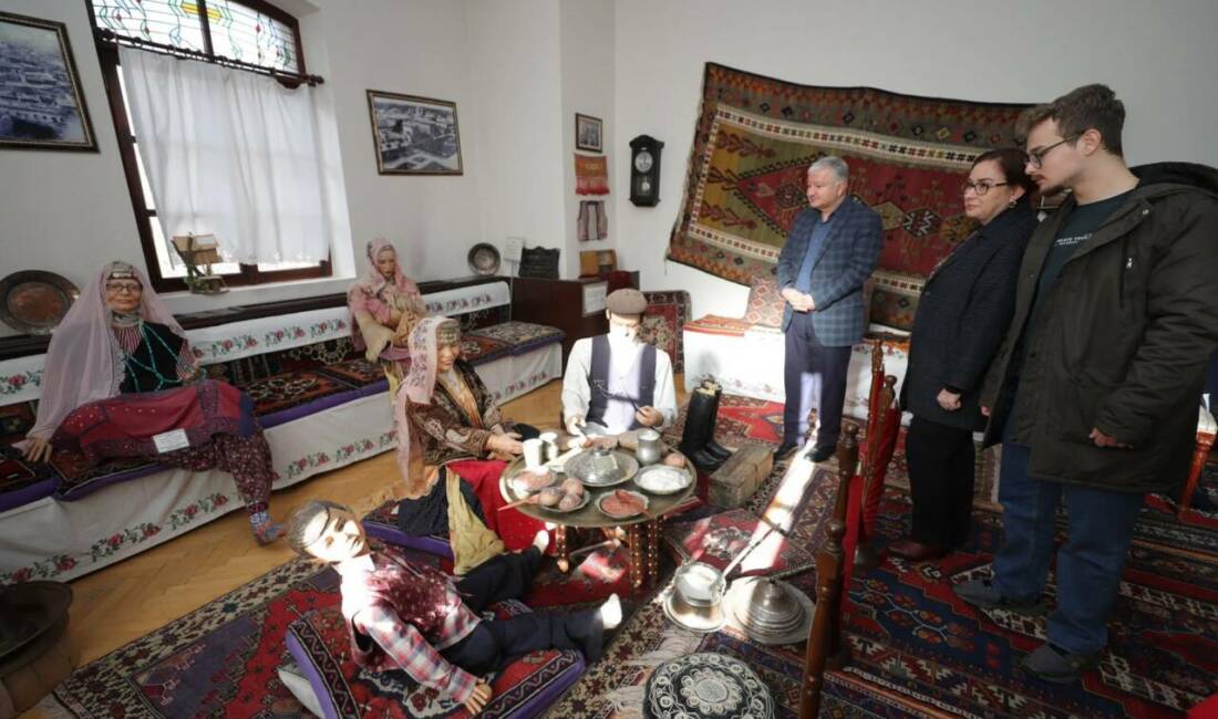 Aksaray Valisi Murat Duru, eşi Elif Duru ile birlikte Aksaray
