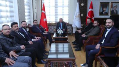 TÜGVA il temsilcisi Mahmut Aliç ve vakıf üyeleri, Aksaray Valisi
