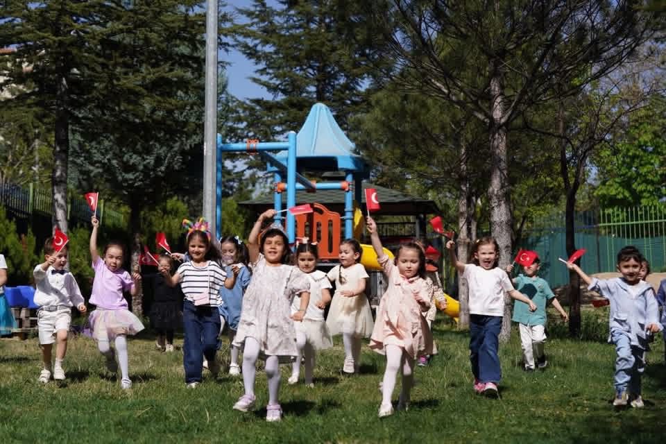 Aksaray İl Millî Eğitim Müdürü Metin Alparslan, ikinci dönemin “Bayrak