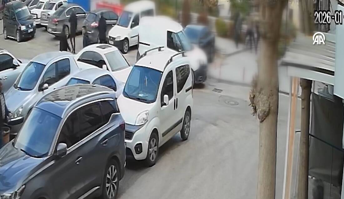 Karaman'da yaşanan olayda silahlı kavga çıktı. Çıkan silahlı kavgada yaralanan