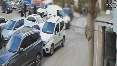 Karaman'da yaşanan olayda silahlı kavga çıktı. Çıkan silahlı kavgada yaralanan