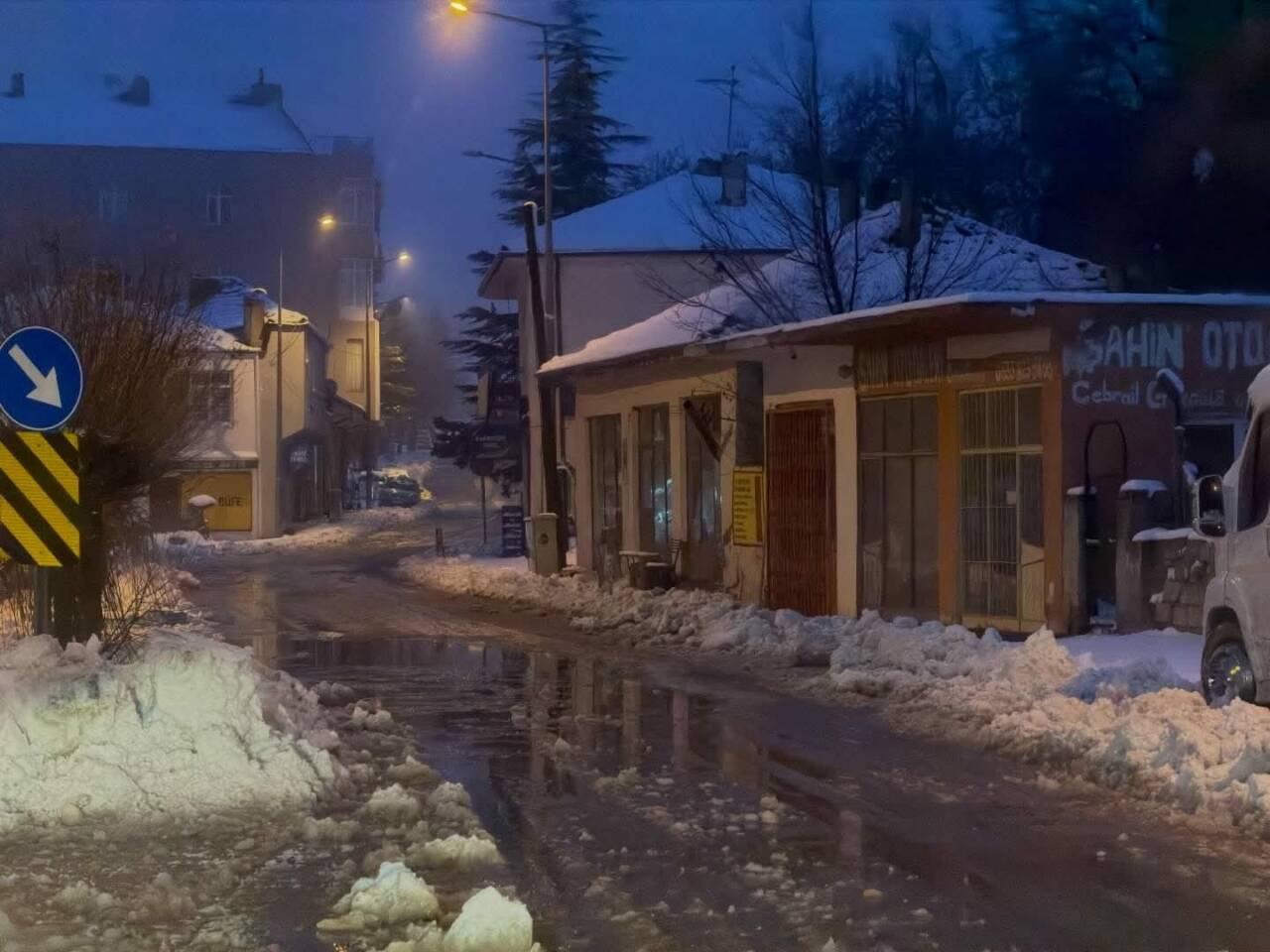 Geceden bu yana etkili olan yağışın ardından Ağaçören genelinde belediye