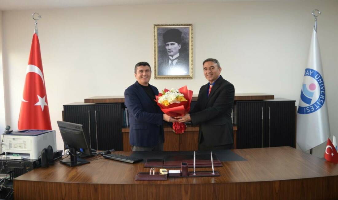 Aksaray Üniversitesi (ASÜ) İletişim Fakültesi Dekanlığı görevine atanan Prof. Dr.