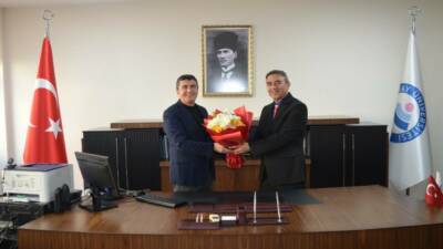 Aksaray Üniversitesi (ASÜ) İletişim Fakültesi Dekanlığı görevine atanan Prof. Dr.