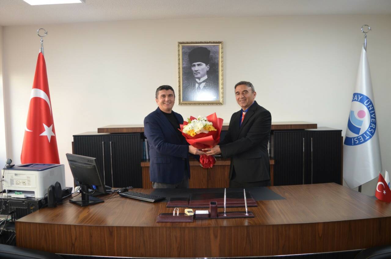 Aksaray Üniversitesi (ASÜ) İletişim Fakültesi Dekanlığı görevine atanan Prof. Dr.
