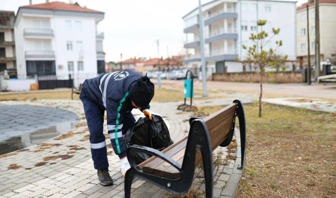 Aksaray Belediyesi, yeni haftanın ilk gününde Hashas Mahallesi park alanında