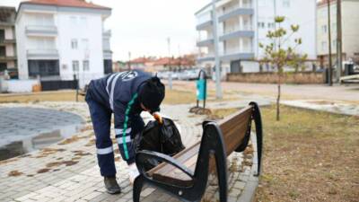 Aksaray Belediyesi, yeni haftanın ilk gününde Hashas Mahallesi park alanında