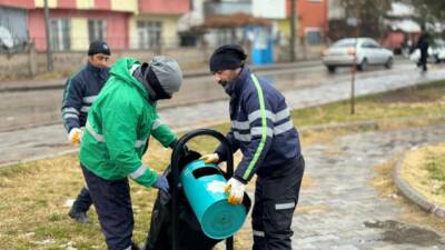 Aksaray Belediyesi, kent genelinde sürdürdüğü çevre düzenleme ve temizlik çalışmalarına