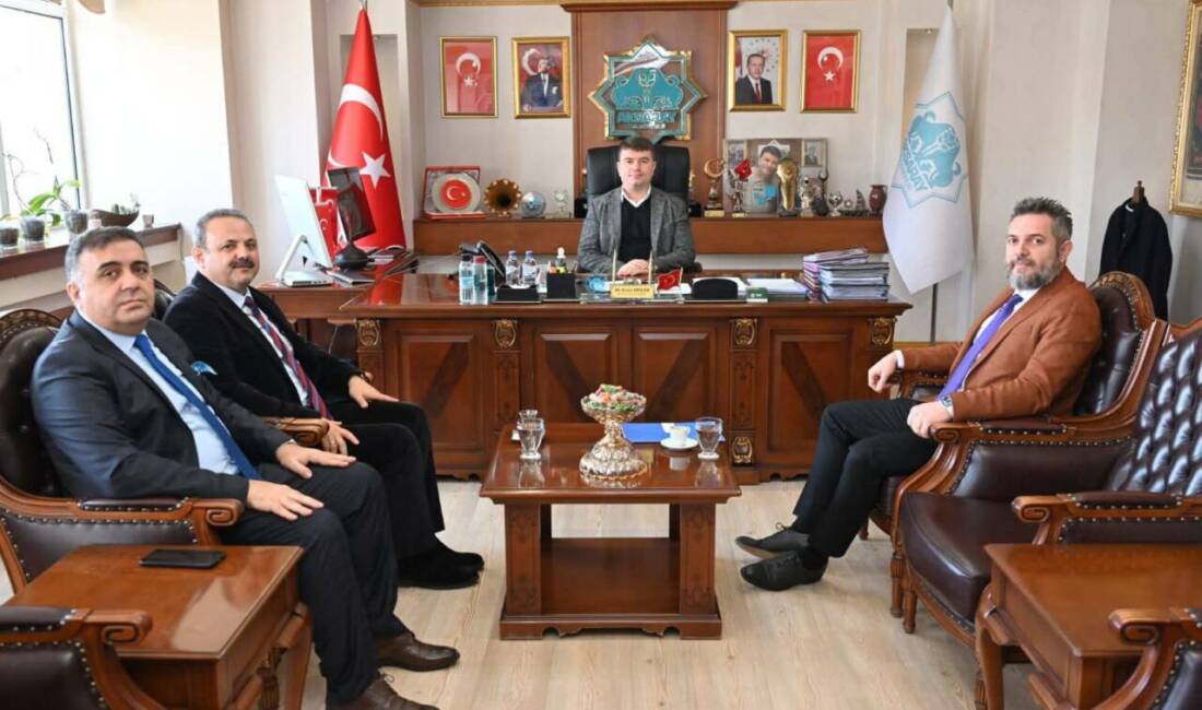 Aksaray Belediye Başkanı Dr. Evren Dinçer, Aksaray Üniversitesi Rektörü Prof.