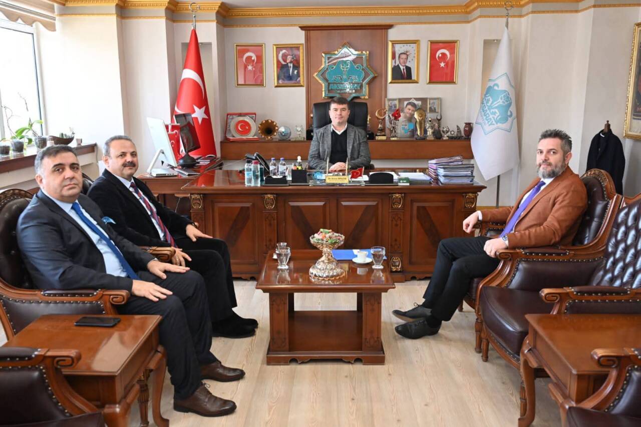Aksaray Belediye Başkanı Dr. Evren Dinçer, Aksaray Üniversitesi Rektörü Prof.