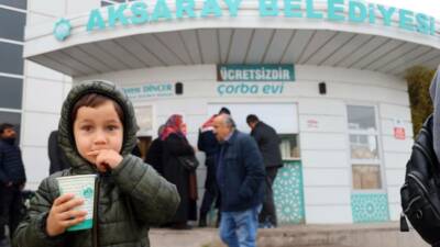 Aksaray Belediyesi tarafından Aksaray Eğitim ve Araştırma Hastanesi önünde kurulan