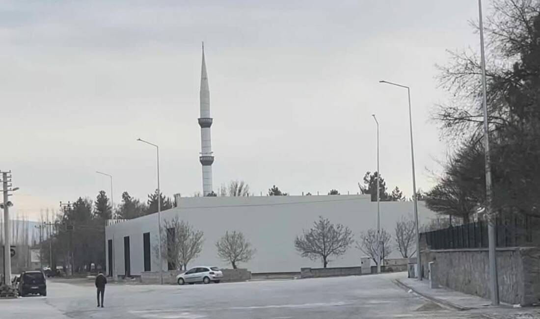 Aksaray Demirci Belediyesi tarafından yapımı sürdürülen kapalı pazar yeri çalışmalarında