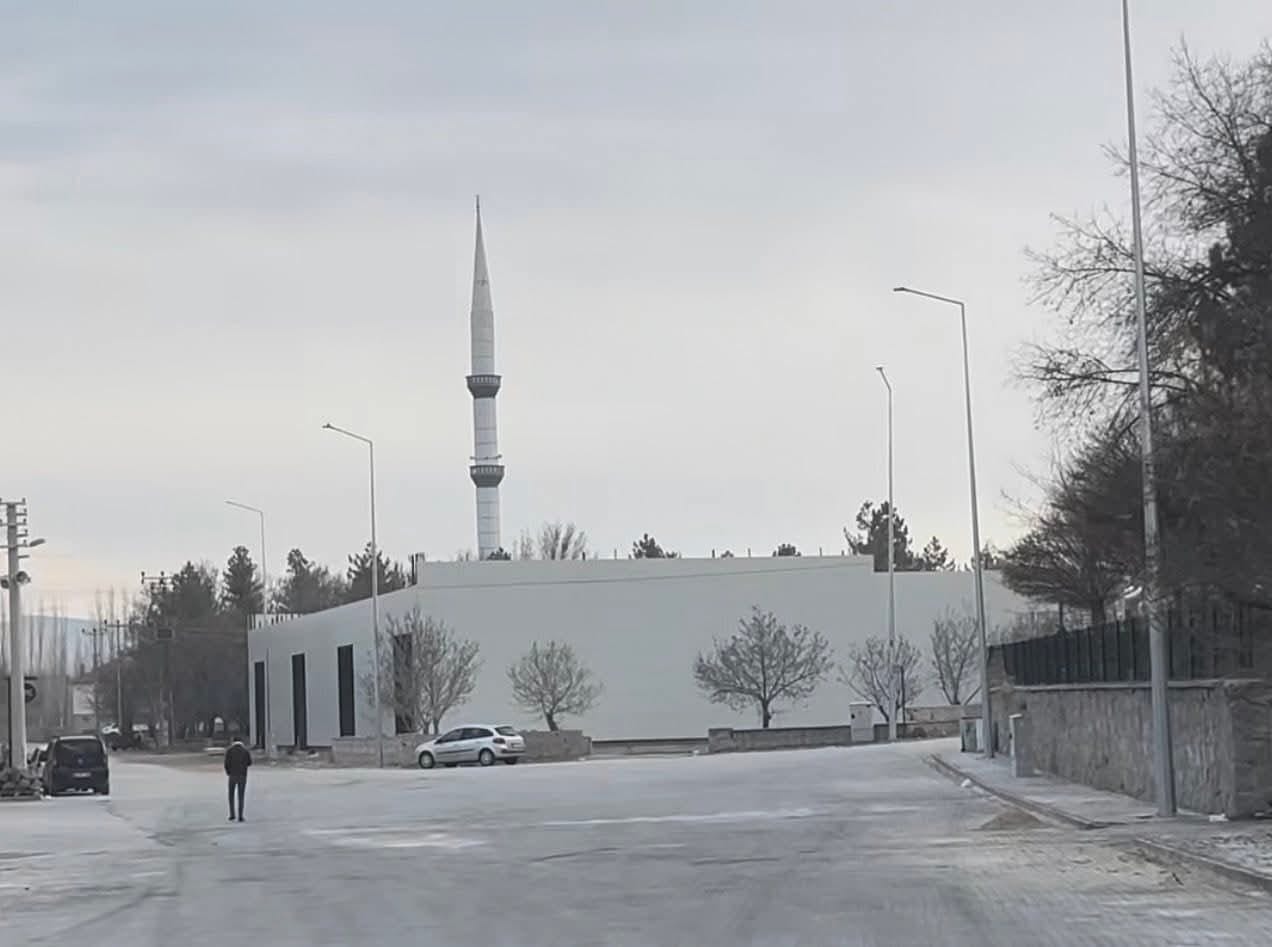 Aksaray Demirci Belediyesi tarafından yapımı sürdürülen kapalı pazar yeri çalışmalarında