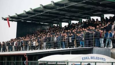 Eskil’de büyük ilgiyle takip edilen Köyler Arası Futbol Turnuvası’nda grup