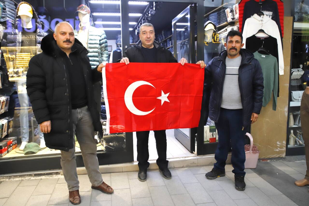 Türk Bayrağı’na yönelik gerçekleştirilen çirkin saldırının ardından Aksaray Belediyesi, milli