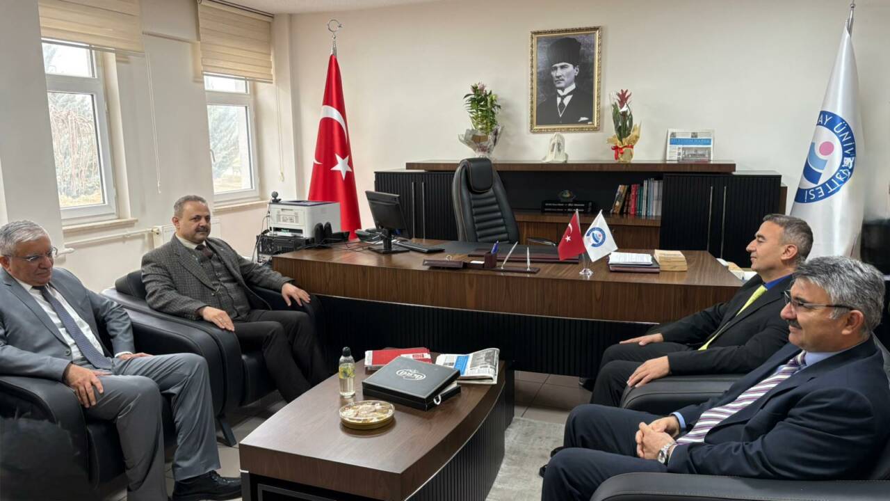 Aksaray Üniversitesi (ASÜ) Rektörü Prof. Dr. Alpay Arıbaş, İletişim Fakültesi
