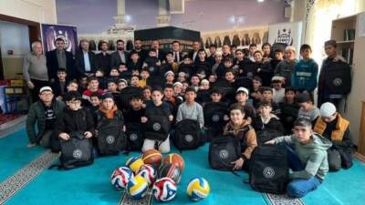 Ali Özdemir, Laleli Kur’an Kursu ve Diyanet Gençlik Merkezi’nde gençlerle