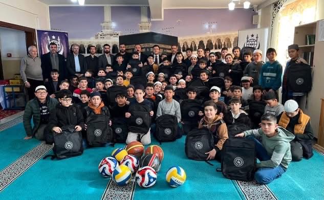Ali Özdemir, Laleli Kur’an Kursu ve Diyanet Gençlik Merkezi’nde gençlerle