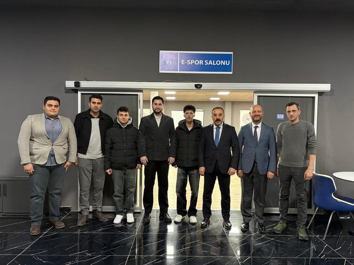 Türkiye E-Spor Federasyonu yetkilileri, Aksaray E-Spor Gençlik Merkezi’ni ziyaret etti;