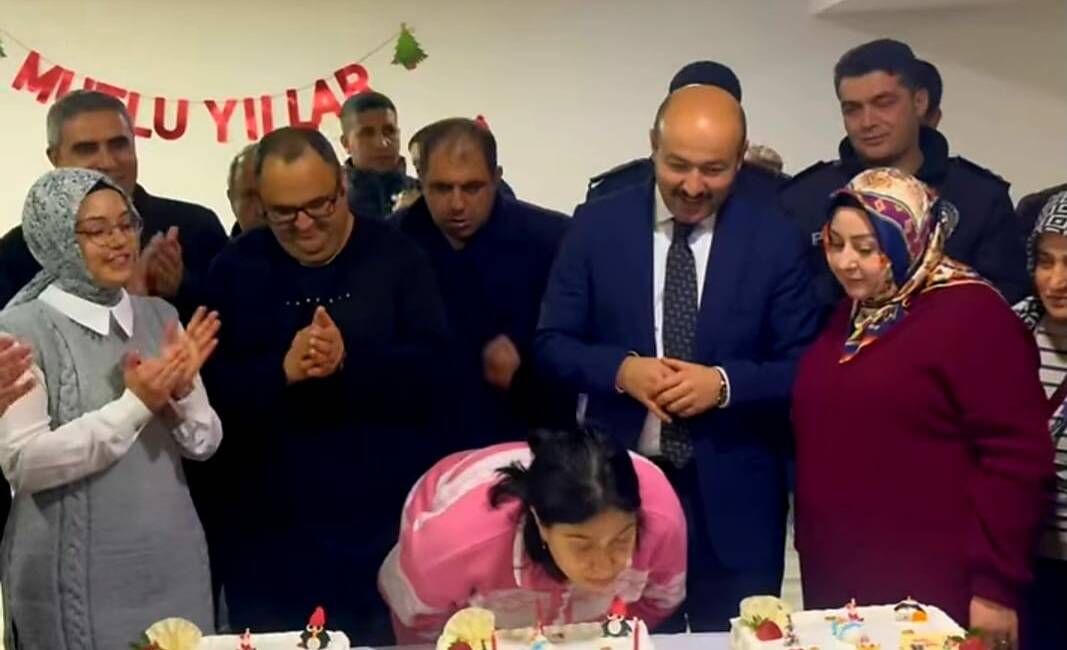 Güzelyurt Kaymakamı Süleyman Arat, kurum amirleriyle birlikte Şehit Önder Güzel