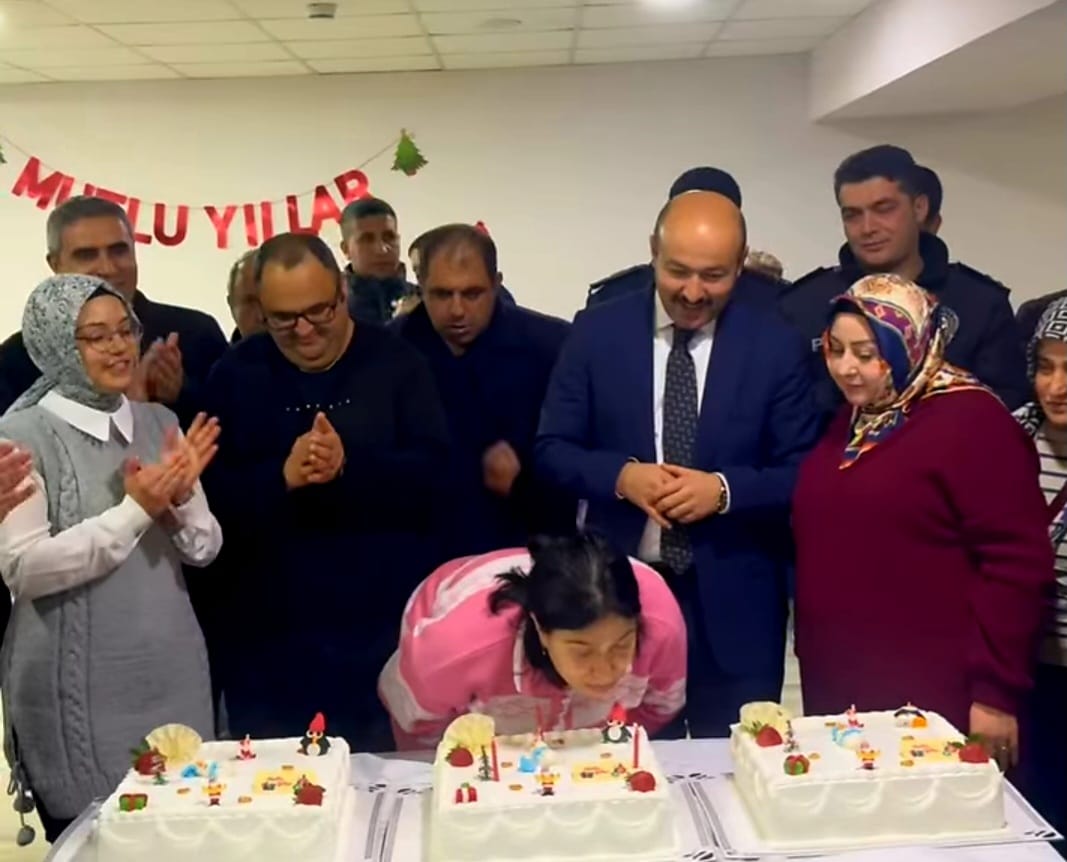 Güzelyurt Kaymakamı Süleyman Arat, kurum amirleriyle birlikte Şehit Önder Güzel