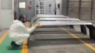Aksaray’da fabrika çalışanları, maaş zammı taleplerini duyurmak için mesai sırasında