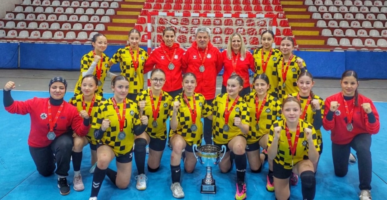 Amasya’da düzenlenen Türkiye Yıldız Kızlar Hentbol Şampiyonası’nda Aksaray Belediyespor, finalde