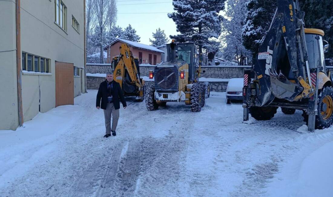 Ihlara Belediyesi, etkisini artıran yoğun kar yağışına karşı belde genelinde