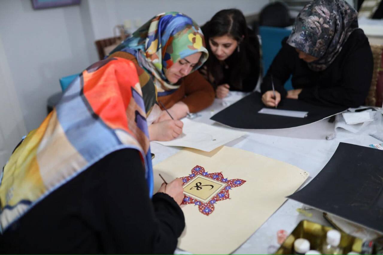 Aksaray Belediyesi bünyesinde faaliyet gösteren AKMEK kurslarında kadınlara yönelik eğitim