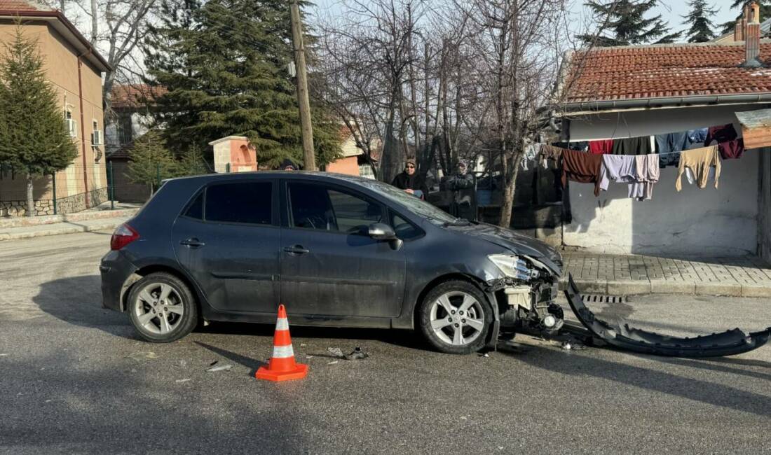 Karaman'da otomobil ile motosikletin çarpıştığı kazada 1 kişi yaralandı.