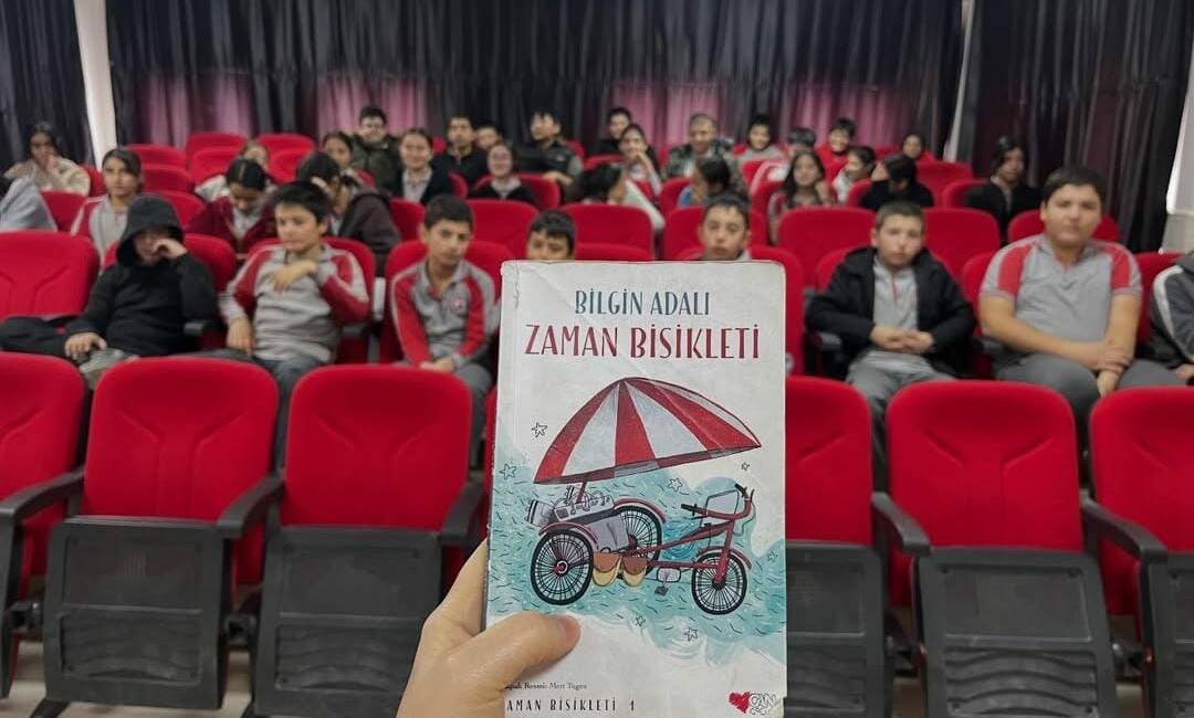 Gülağaç Gençlik Merkezi tarafından Şehit Abdullah Satılmış Ortaokulu’nda düzenlenen kitap