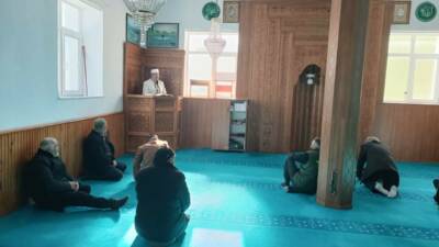 Ağaçören İlçe Müftüsü Adem Bozkurt, Avşar Köyü’nde kılınan cuma namazı