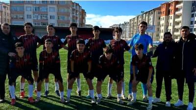 Aksaray Belediyespor U-15 takımı, sahasında konuk ettiği Yozgat Bozokspor’u