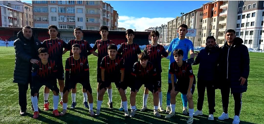 Aksaray Belediyespor U-15 takımı, sahasında konuk ettiği Yozgat Bozokspor’u