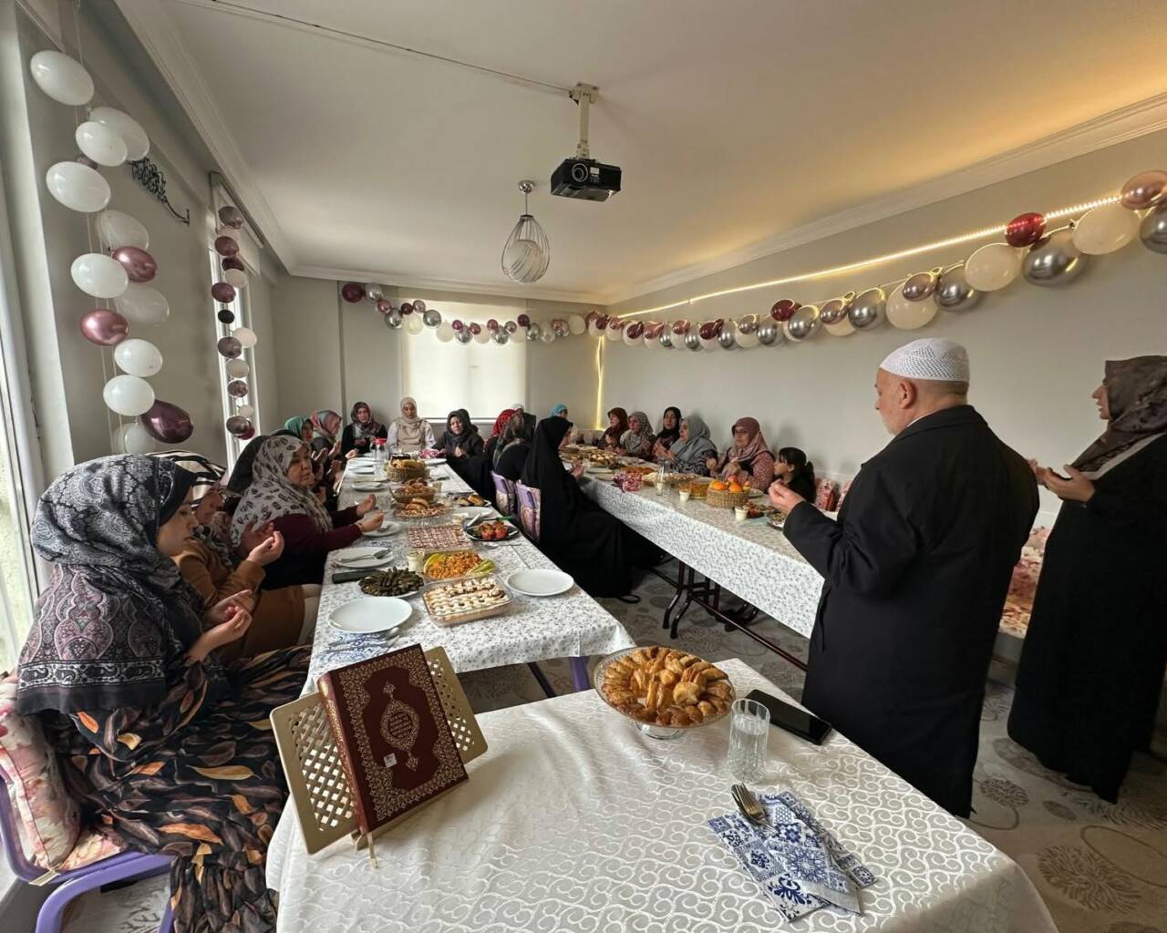 Aksaray İl Müftüsü Veysel Işıldar, “Öğrenci Günü Yardım Programı” kapsamında
