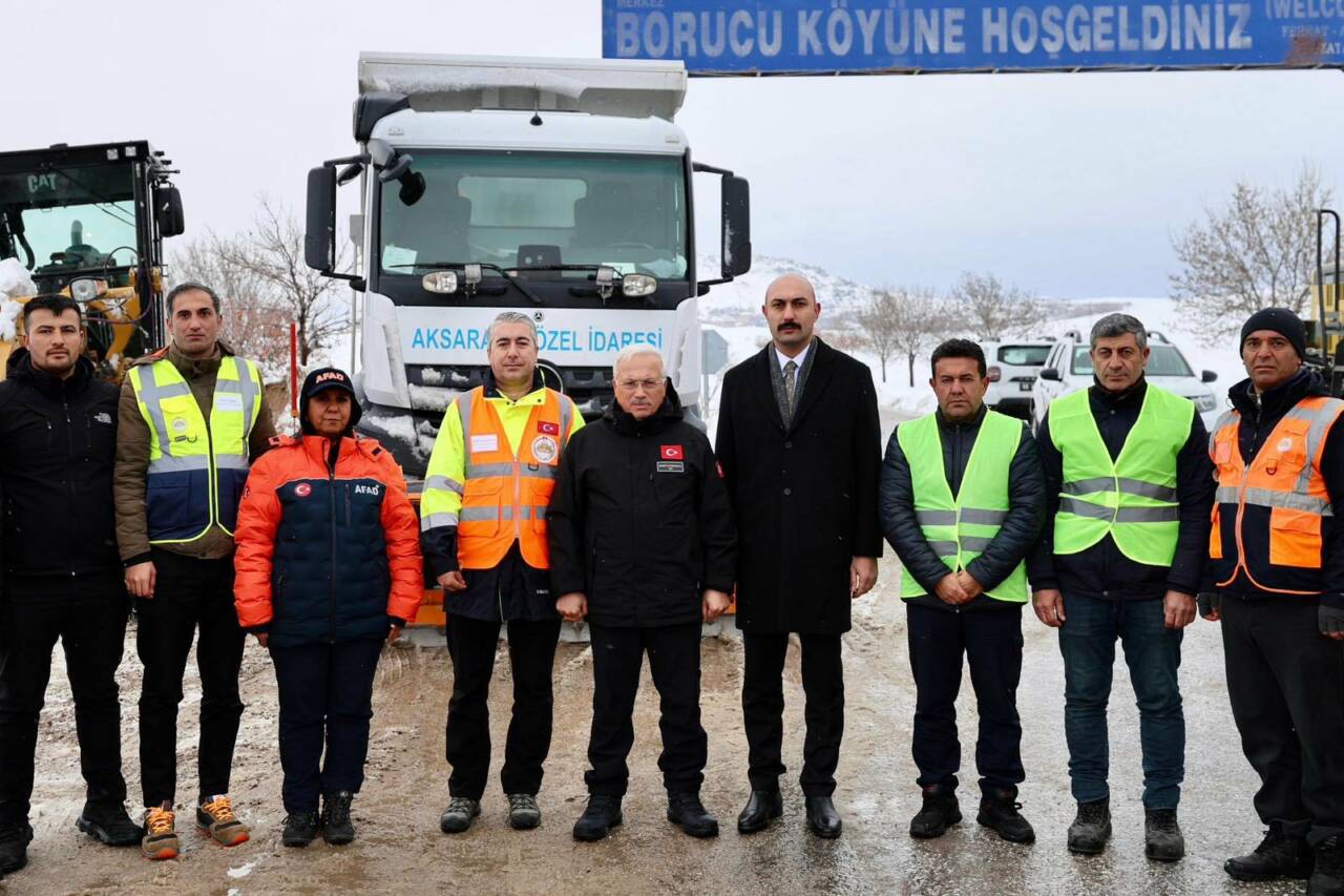 Aksaray Valisi  Mehmet Ali Kumbuzoğlu, yoğun kar yağışıyla birlikte sahada