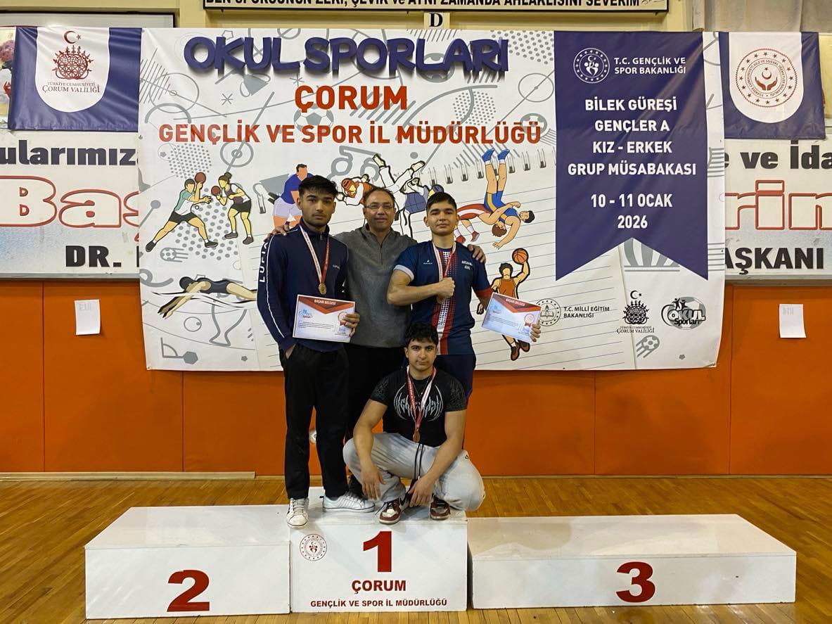 Aksaray Anadolu İmam Hatip Lisesi öğrencileri Çorum’daki grup müsabakasında üç