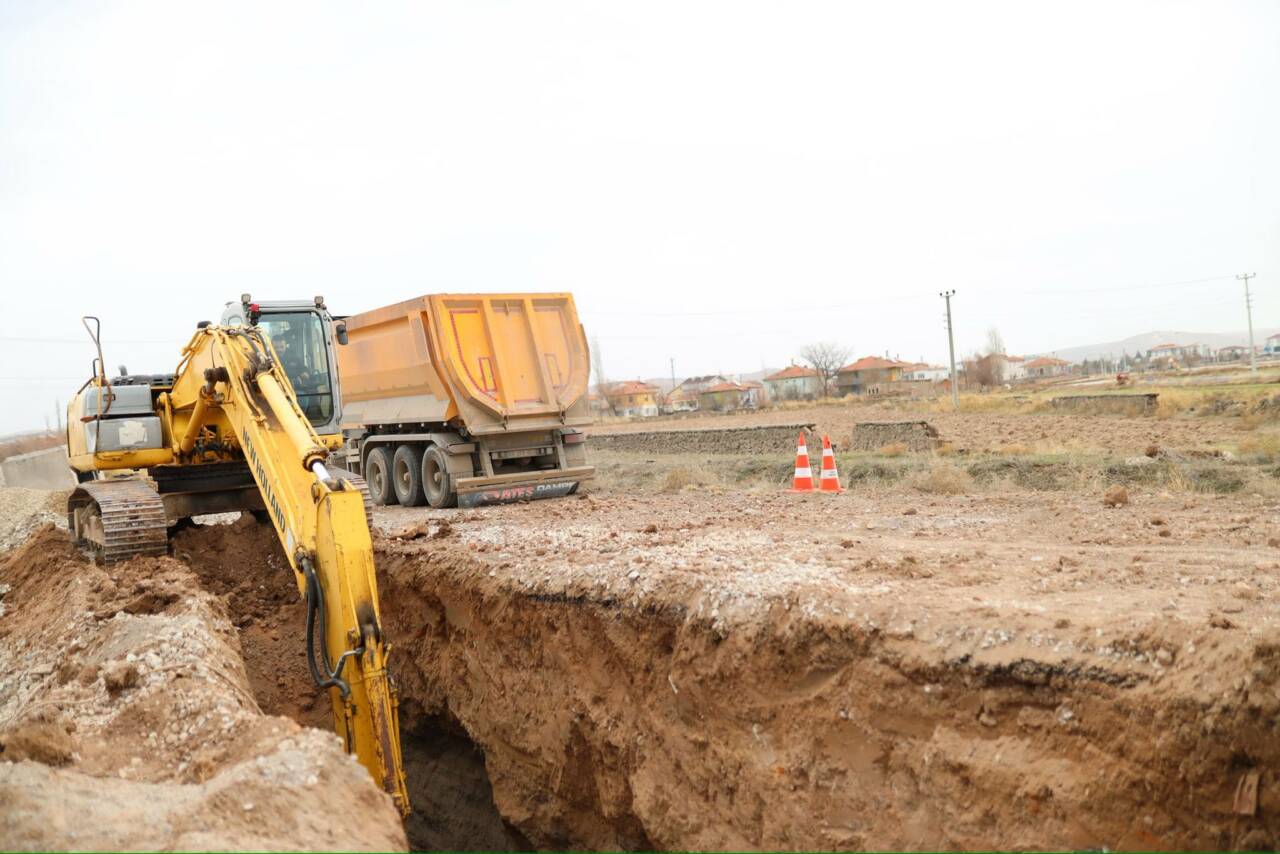Aksaray Belediyesi, Somuncu Baba Mahallesi’nde yürüttüğü kanalizasyon şebeke hattı çalışmalarıyla
