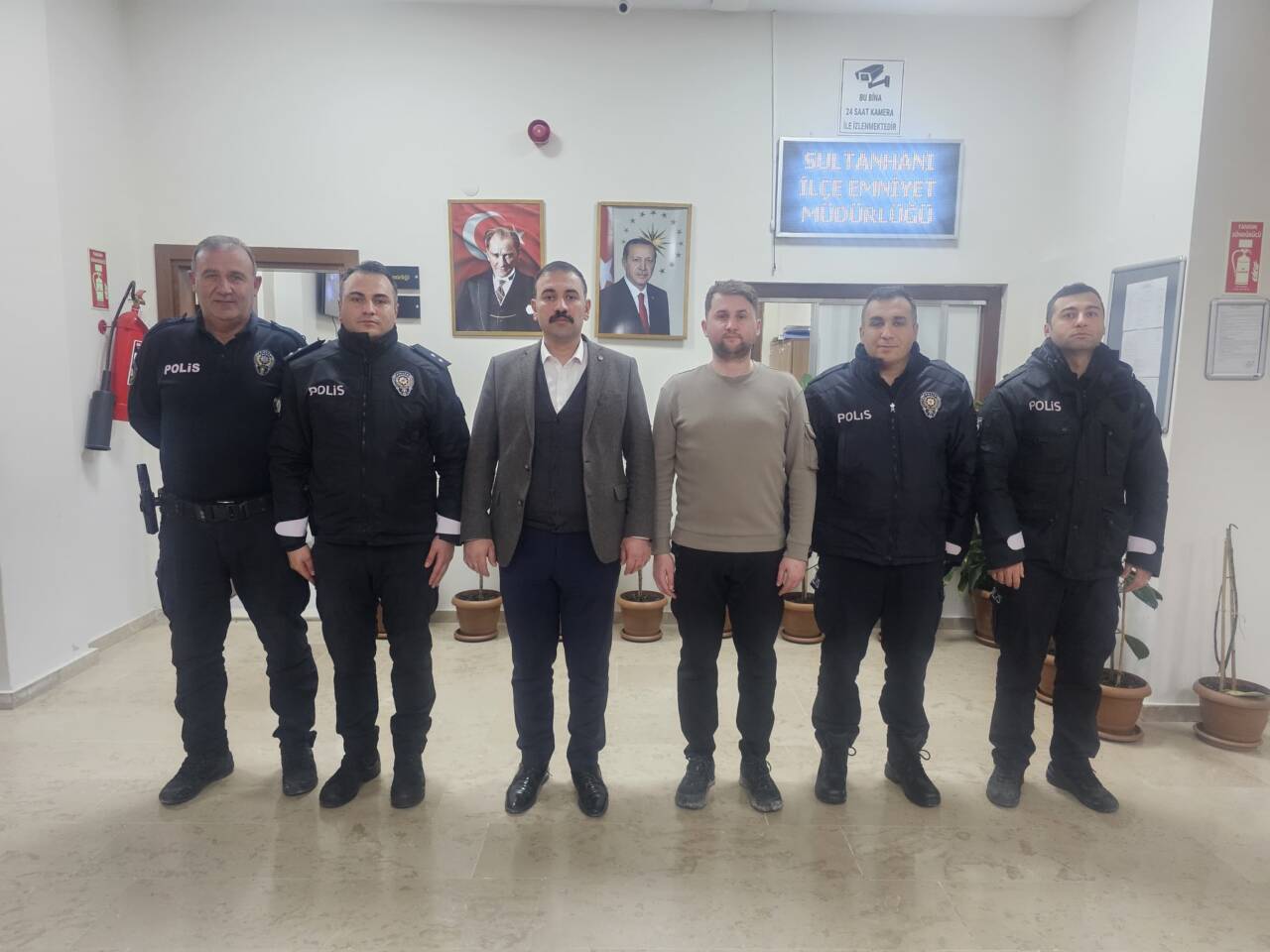 Sultanhanı Kaymakamı Bilal Göksun, yeni yıl dolayısıyla görevleri başında bulunan
