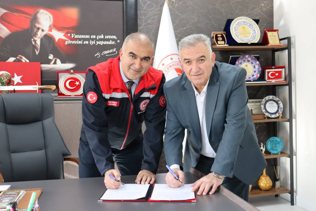 Aksaray genelinde yeni doğan buzağıların küpeleme ve destekleme işlemleri, imzalanan